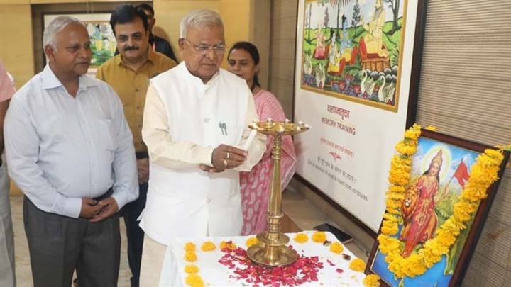 राज्यपाल श्री पटेल ने राजभवन में निःशुल्क रक्तदान शिविर का शुभारंभ किया
